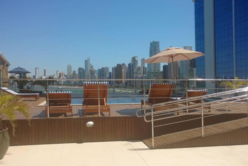 Piscina A Beira-Mar, Tranquilidade E Qualidade No Melhor De Bc Balneário Camboriú Extérieur photo