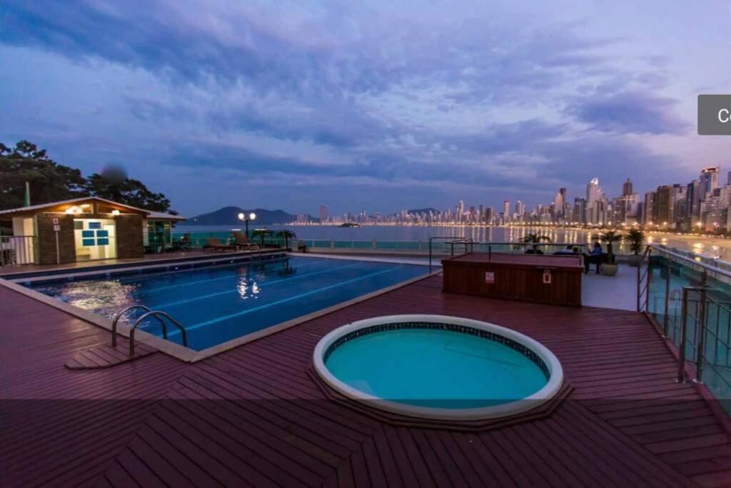 Piscina A Beira-Mar, Tranquilidade E Qualidade No Melhor De Bc Balneário Camboriú Extérieur photo